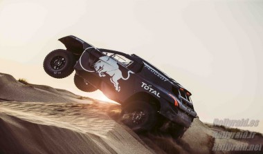 Carlos Sainz performs during the Peugeot test in Erfoud, Morocco, on September 14th, 2015